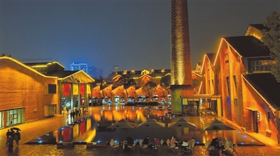 陶溪川夜市现场. 本报全媒体记者 王景萍摄乐安县流坑古村张灯结彩.